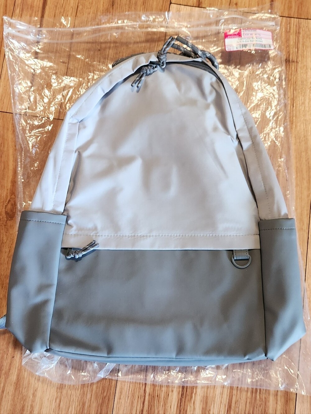 31 Thirty One Commuter Backpack - Sleek Everyday Look Color Whisper Grey NEW